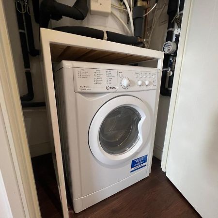 Modern 2Br 2Ba Apt Wparking Sleeps 6 Comfortably London Exterior photo