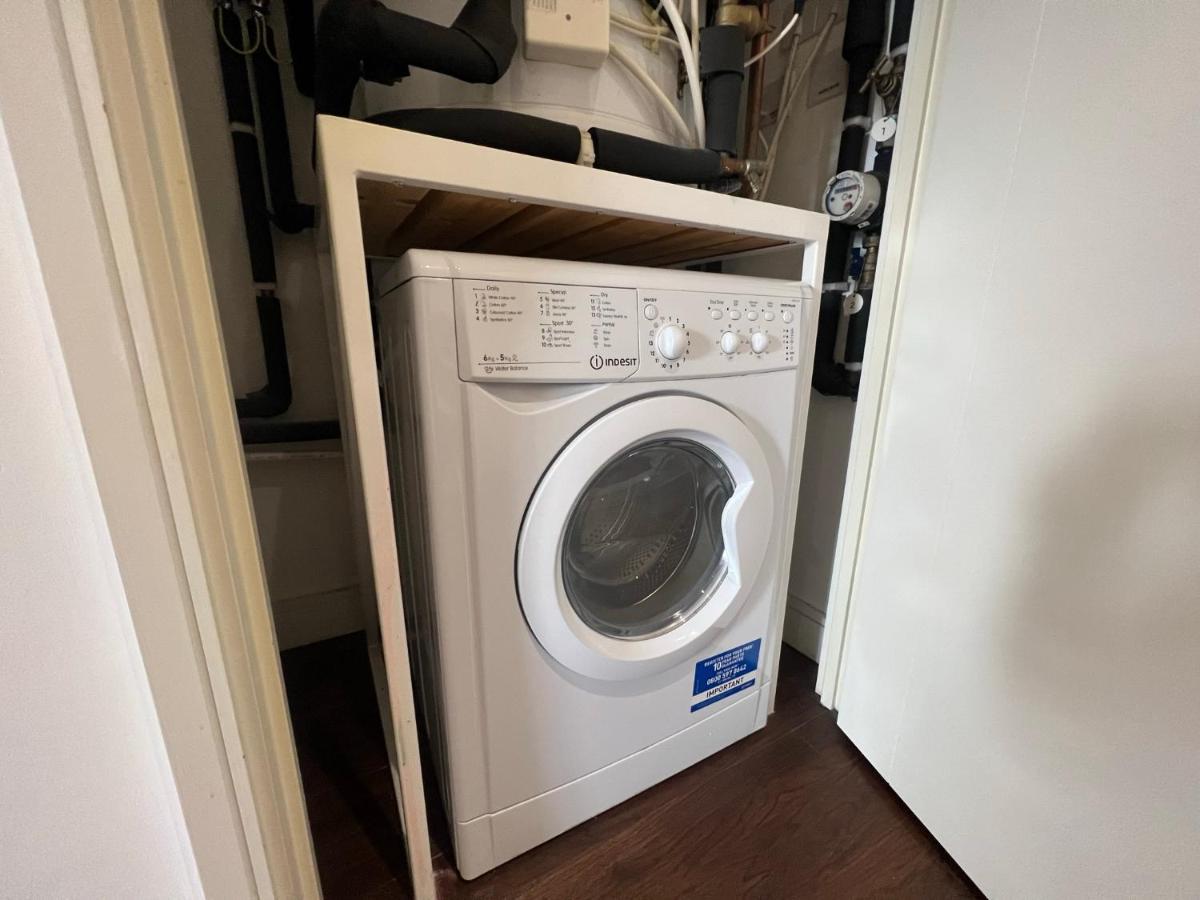 Modern 2Br 2Ba Apt Wparking Sleeps 6 Comfortably London Exterior photo