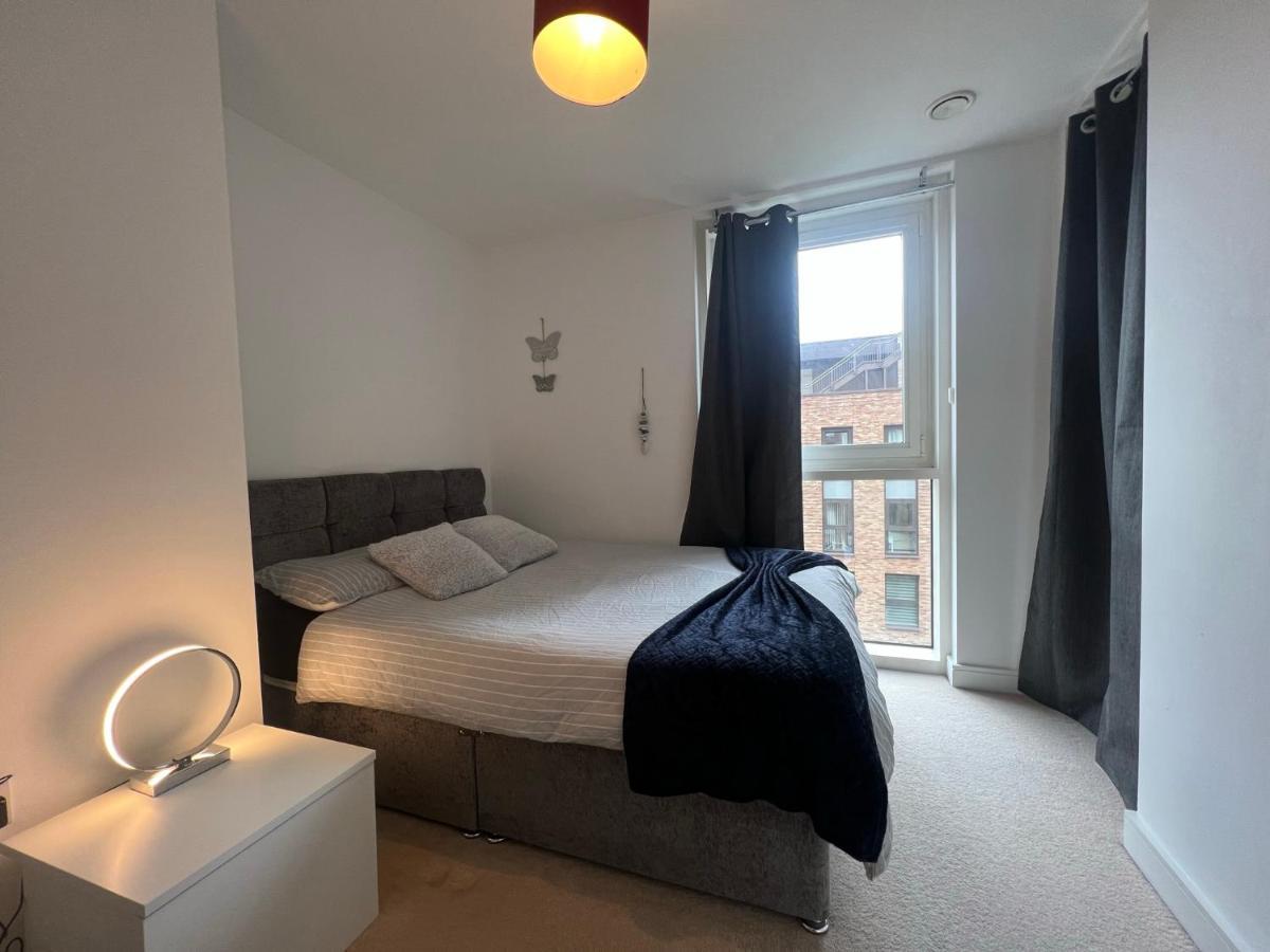 Modern 2Br 2Ba Apt Wparking Sleeps 6 Comfortably London Exterior photo