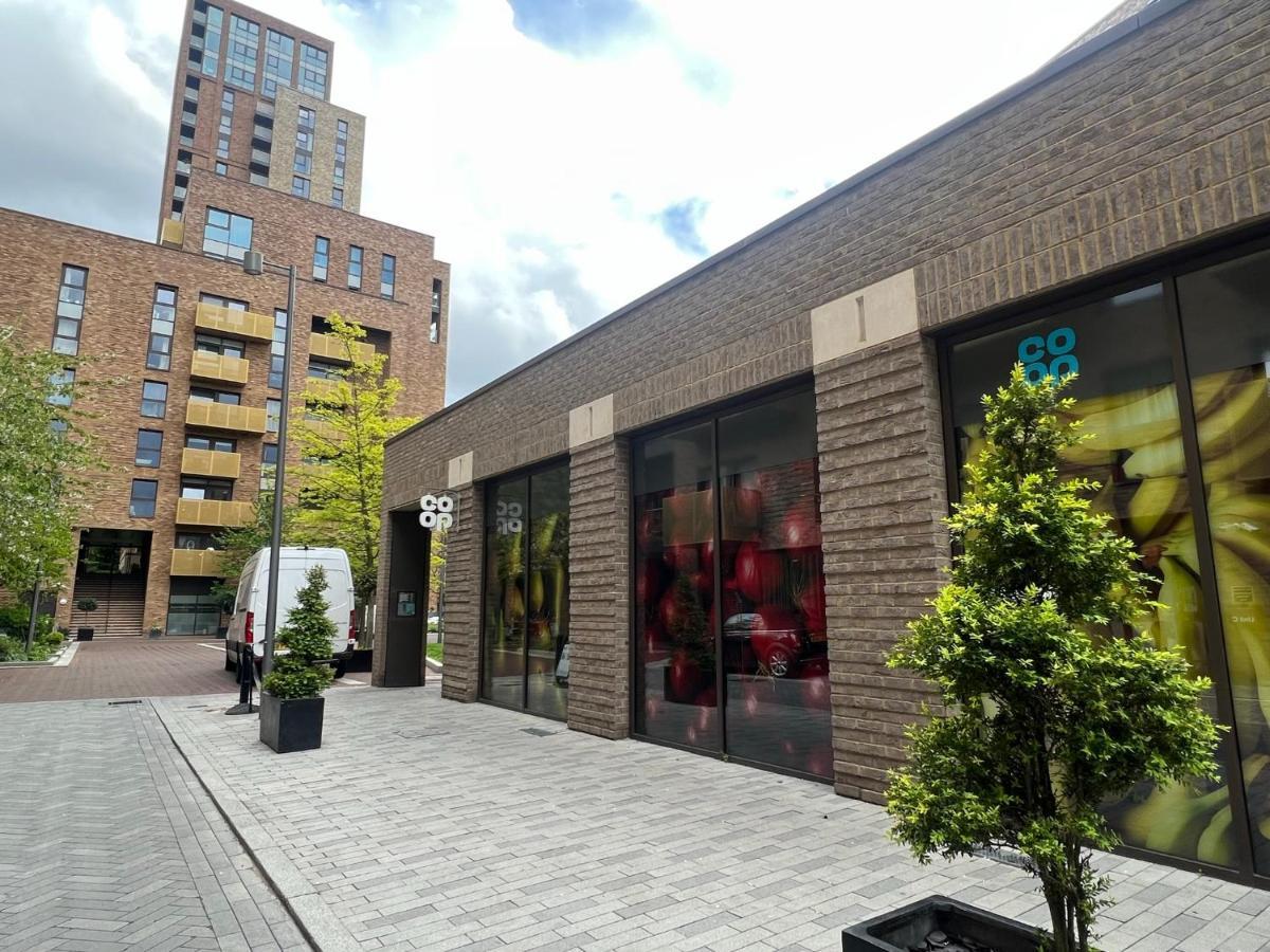 Modern 2Br 2Ba Apt Wparking Sleeps 6 Comfortably London Exterior photo