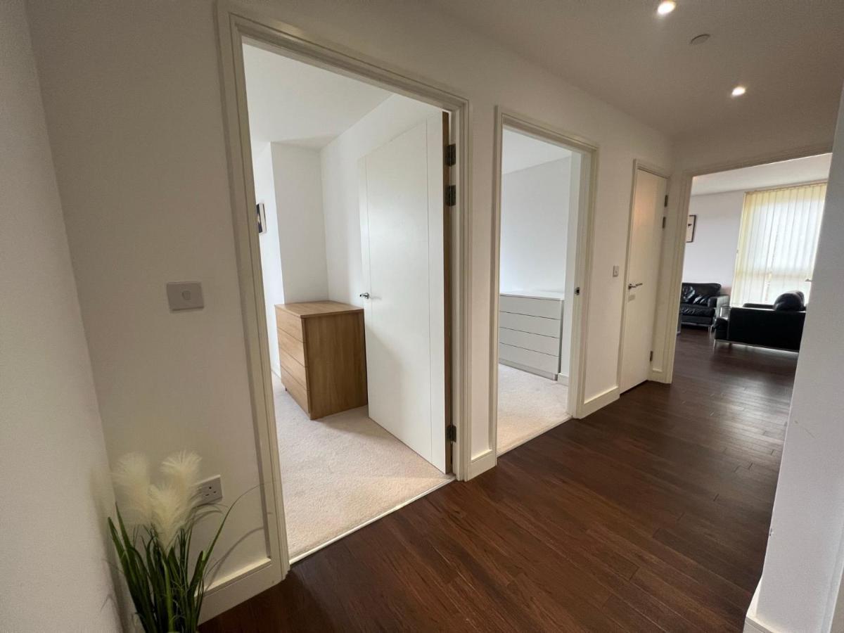 Modern 2Br 2Ba Apt Wparking Sleeps 6 Comfortably London Exterior photo