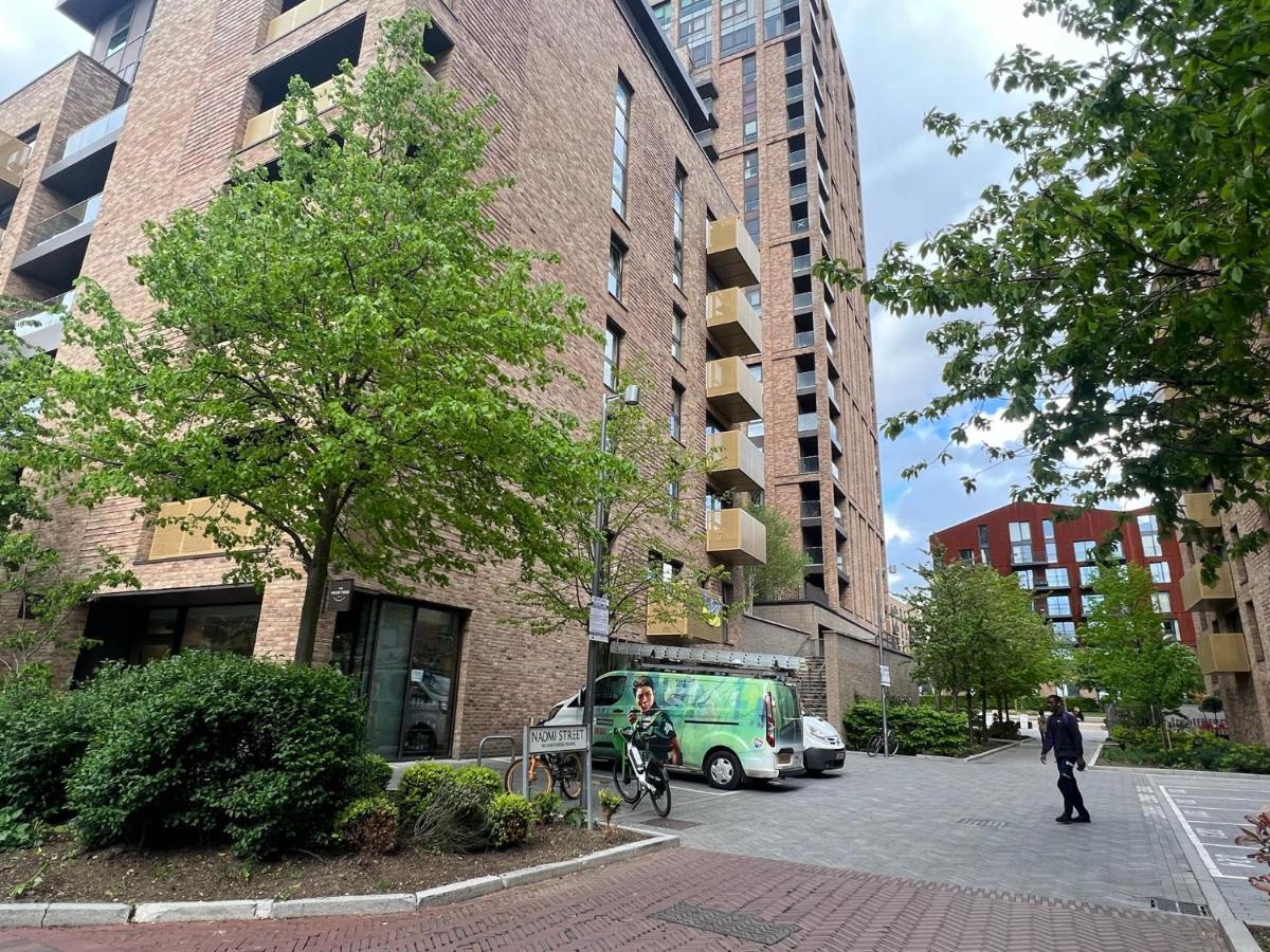 Modern 2Br 2Ba Apt Wparking Sleeps 6 Comfortably London Exterior photo